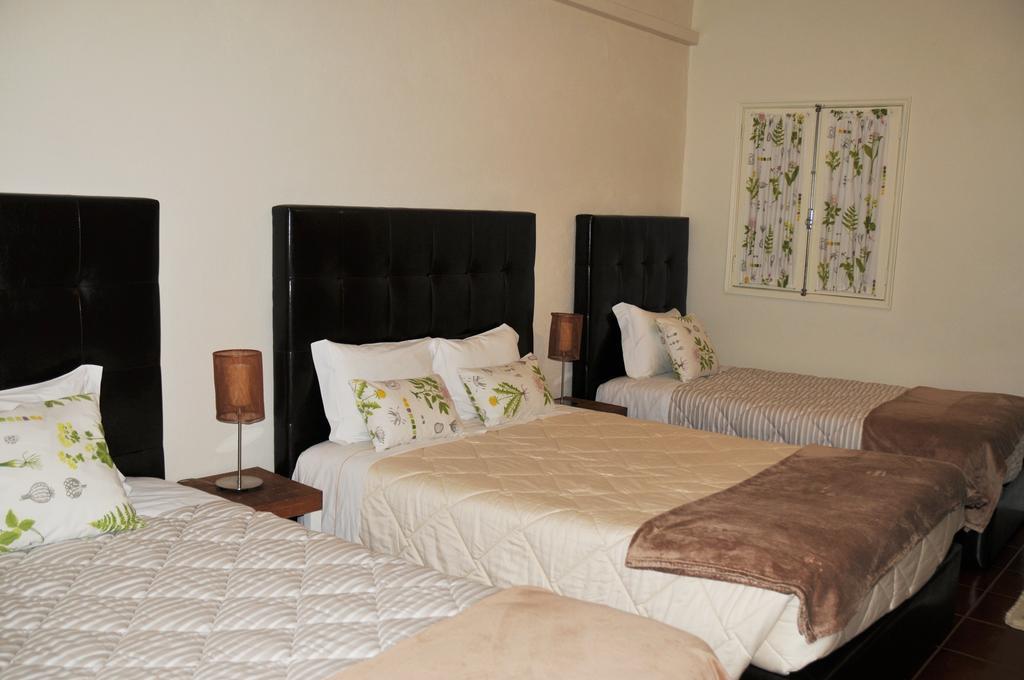 Ester Guest House Кавес Екстериор снимка