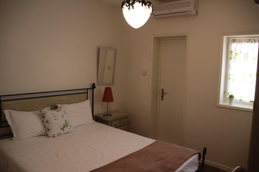 Ester Guest House Кавес Екстериор снимка