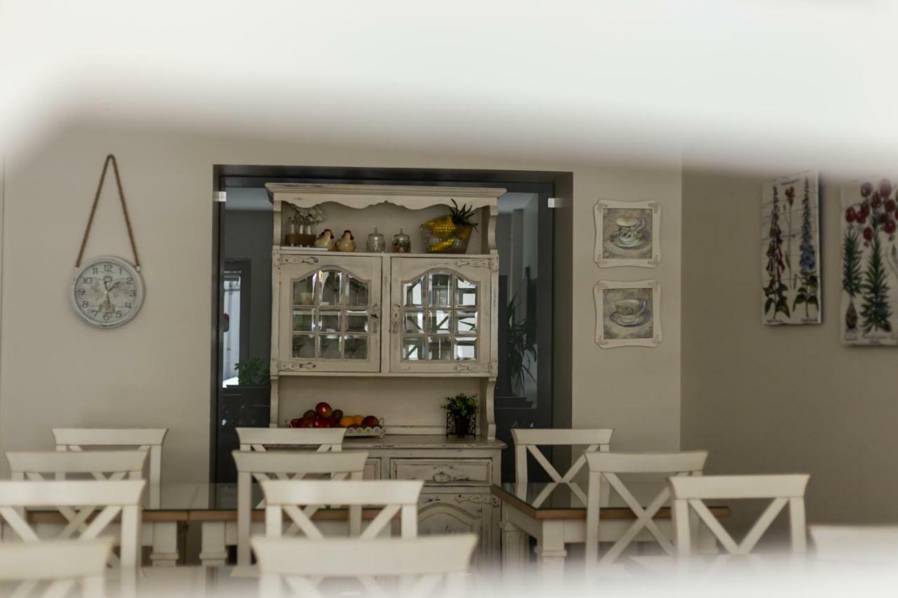 Ester Guest House Кавес Екстериор снимка