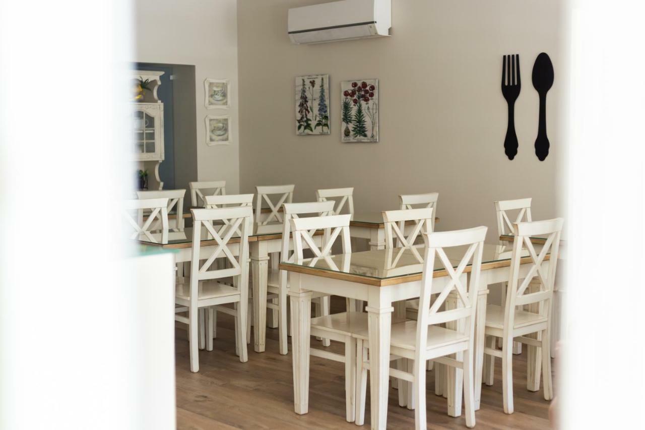 Ester Guest House Кавес Екстериор снимка